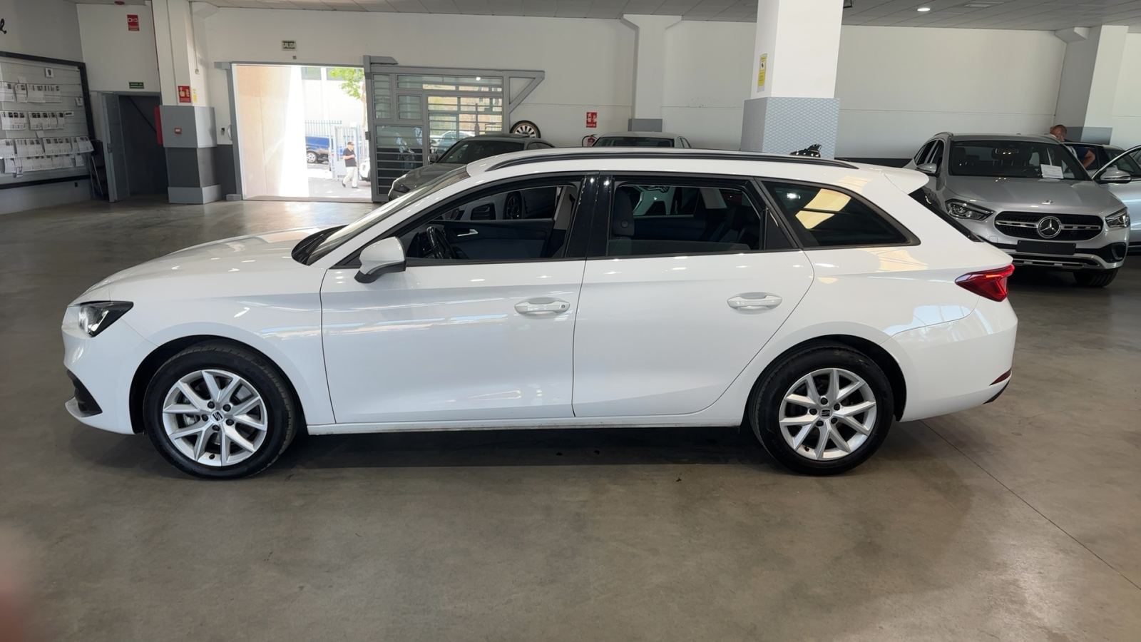 SEAT LEON — perfil lateral izquierdo | CSV Motor BARCELONA