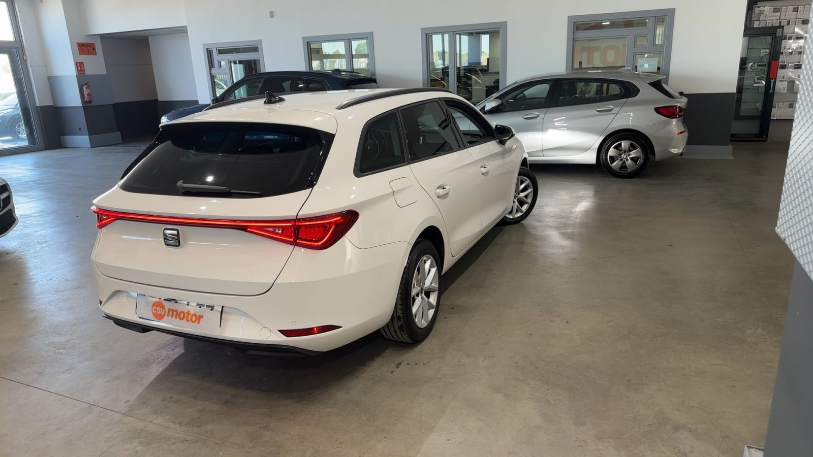 SEAT LEON — vista 3/4 trasera derecha | CSV Motor BARCELONA