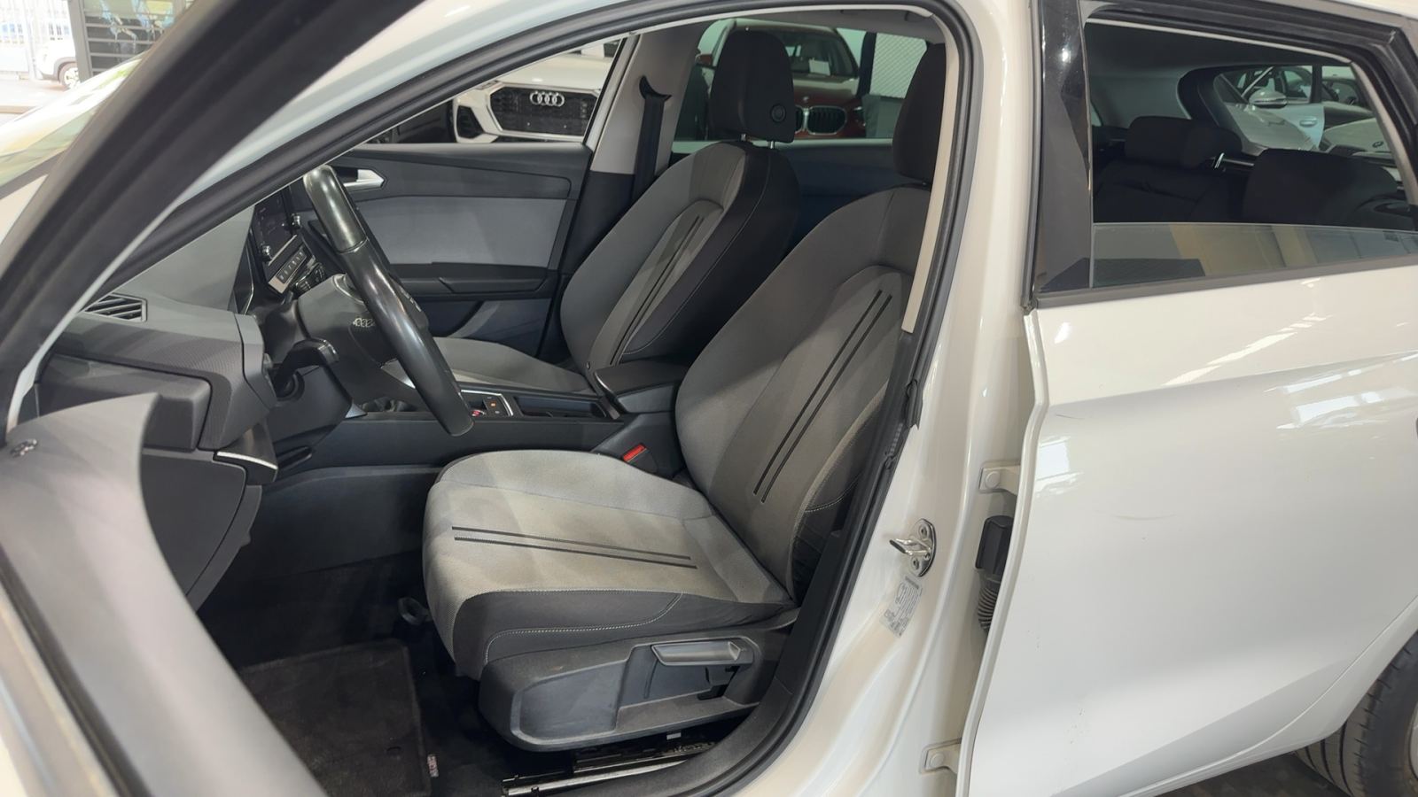 SEAT LEON — interior asientos delanteros | CSV Motor BARCELONA