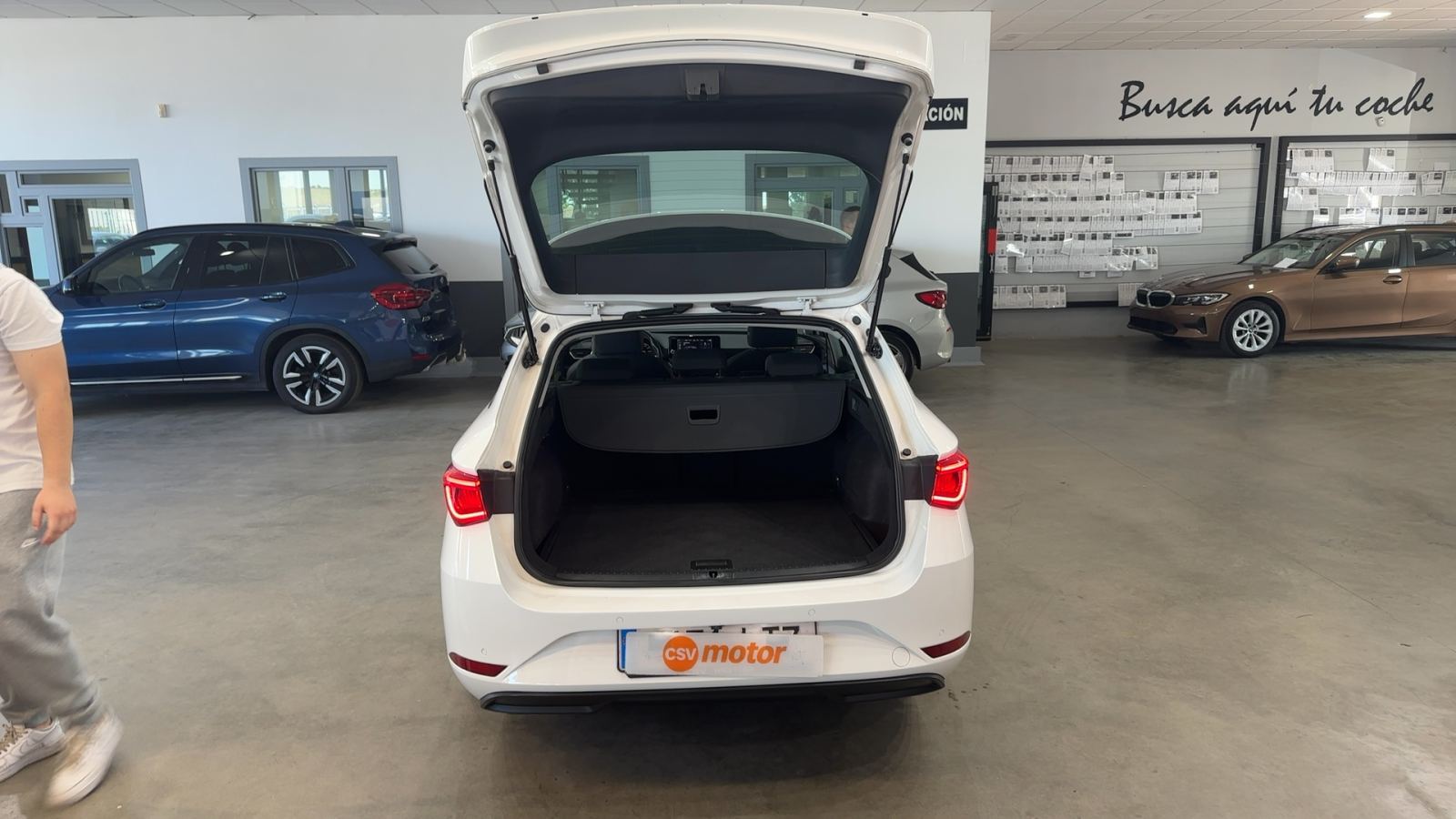 SEAT LEON — maletero abierto | CSV Motor BARCELONA