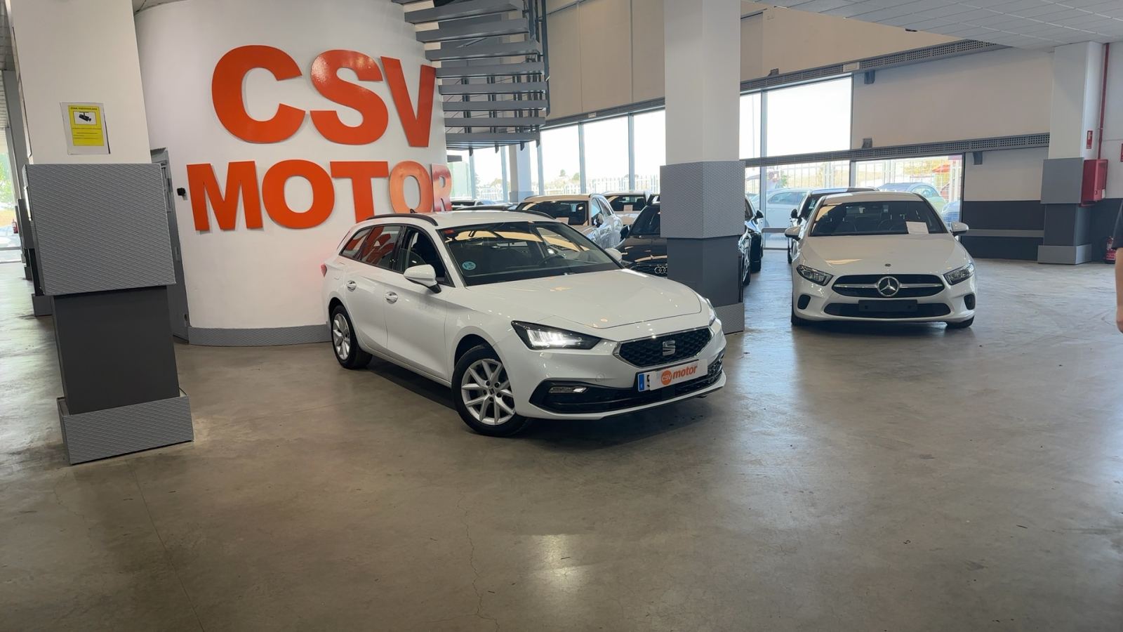 SEAT LEON — vista 3/4 delantera derecha | CSV Motor VALDEFUENTES