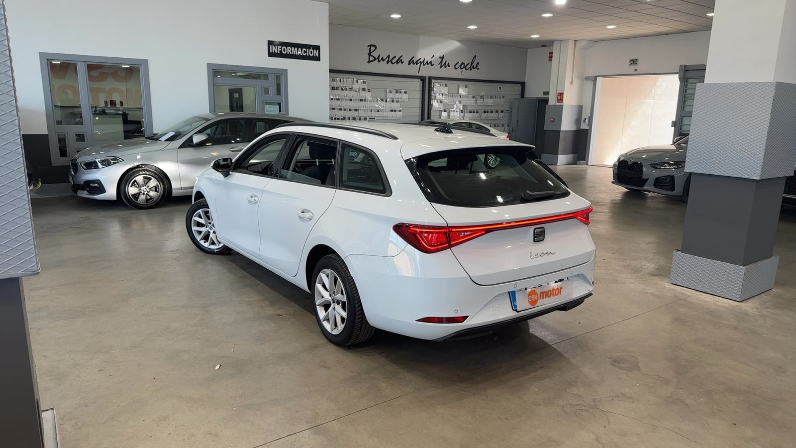 SEAT LEON — vista 3/4 trasera izquierda | CSV Motor VALDEFUENTES
