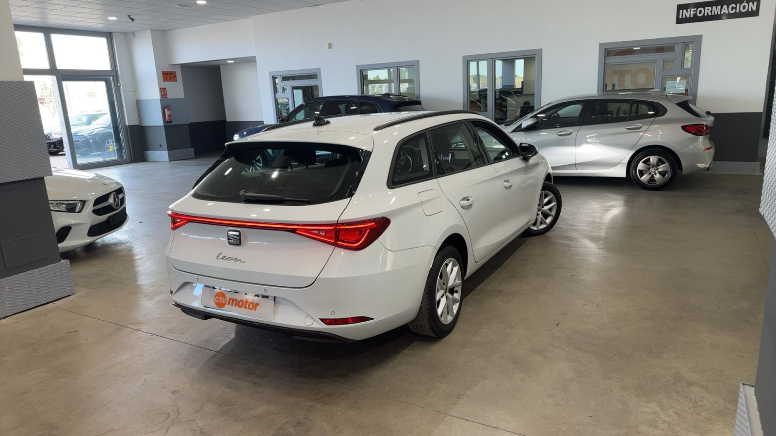 SEAT LEON — vista 3/4 trasera derecha | CSV Motor VALDEFUENTES