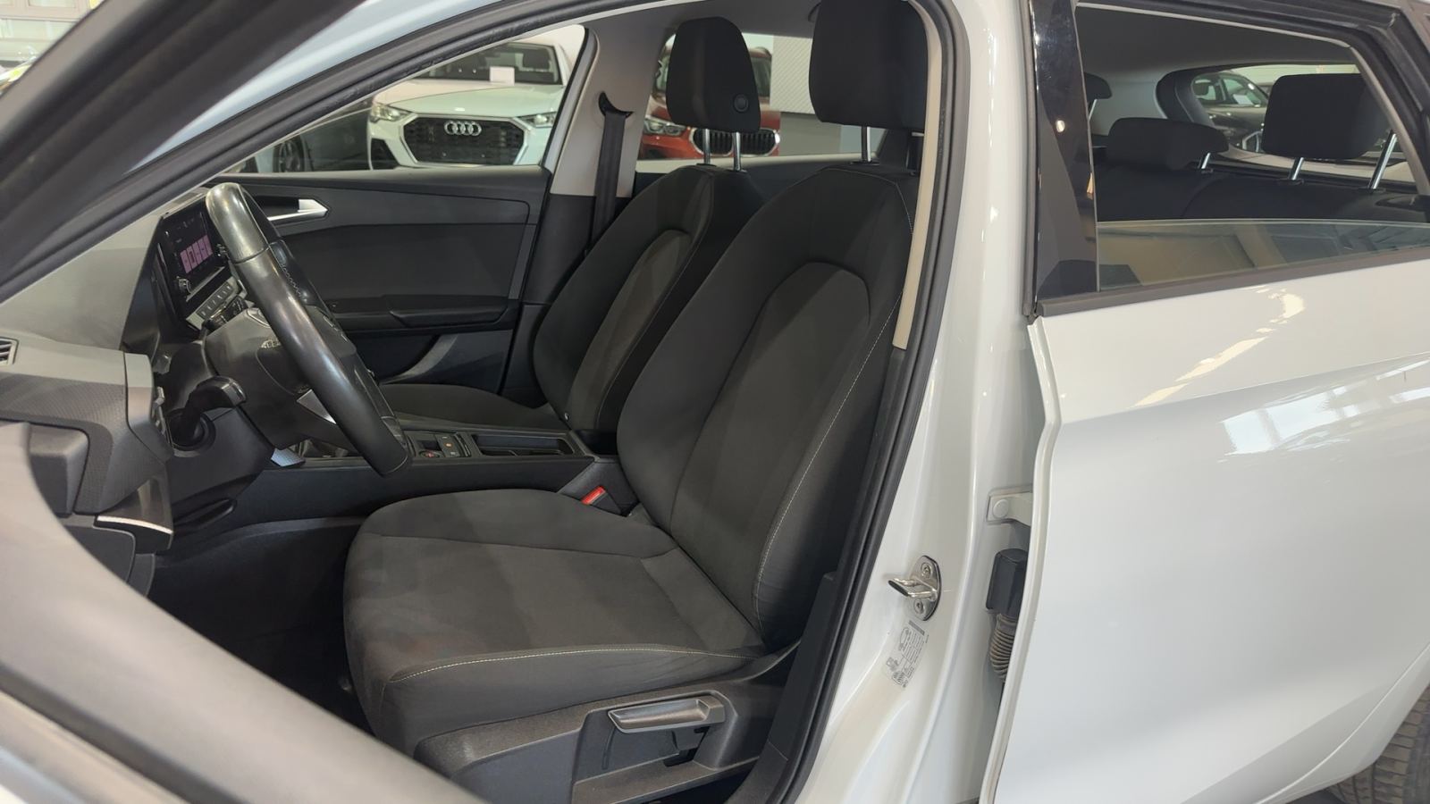 SEAT LEON — interior asientos delanteros | CSV Motor VALDEFUENTES