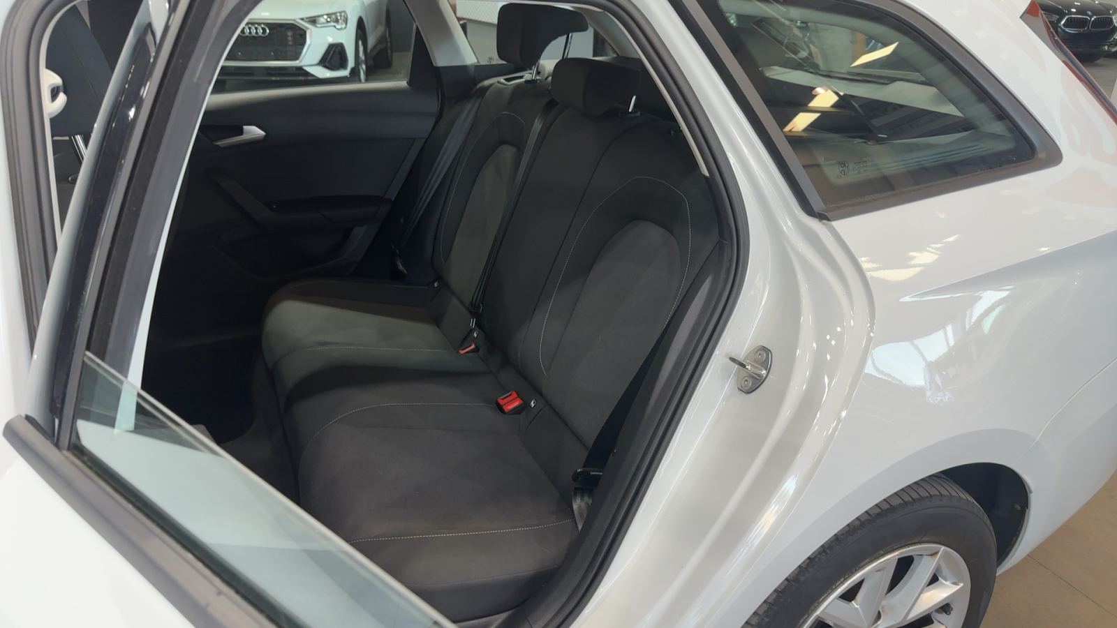 SEAT LEON — interior asientos traseros | CSV Motor VALDEFUENTES