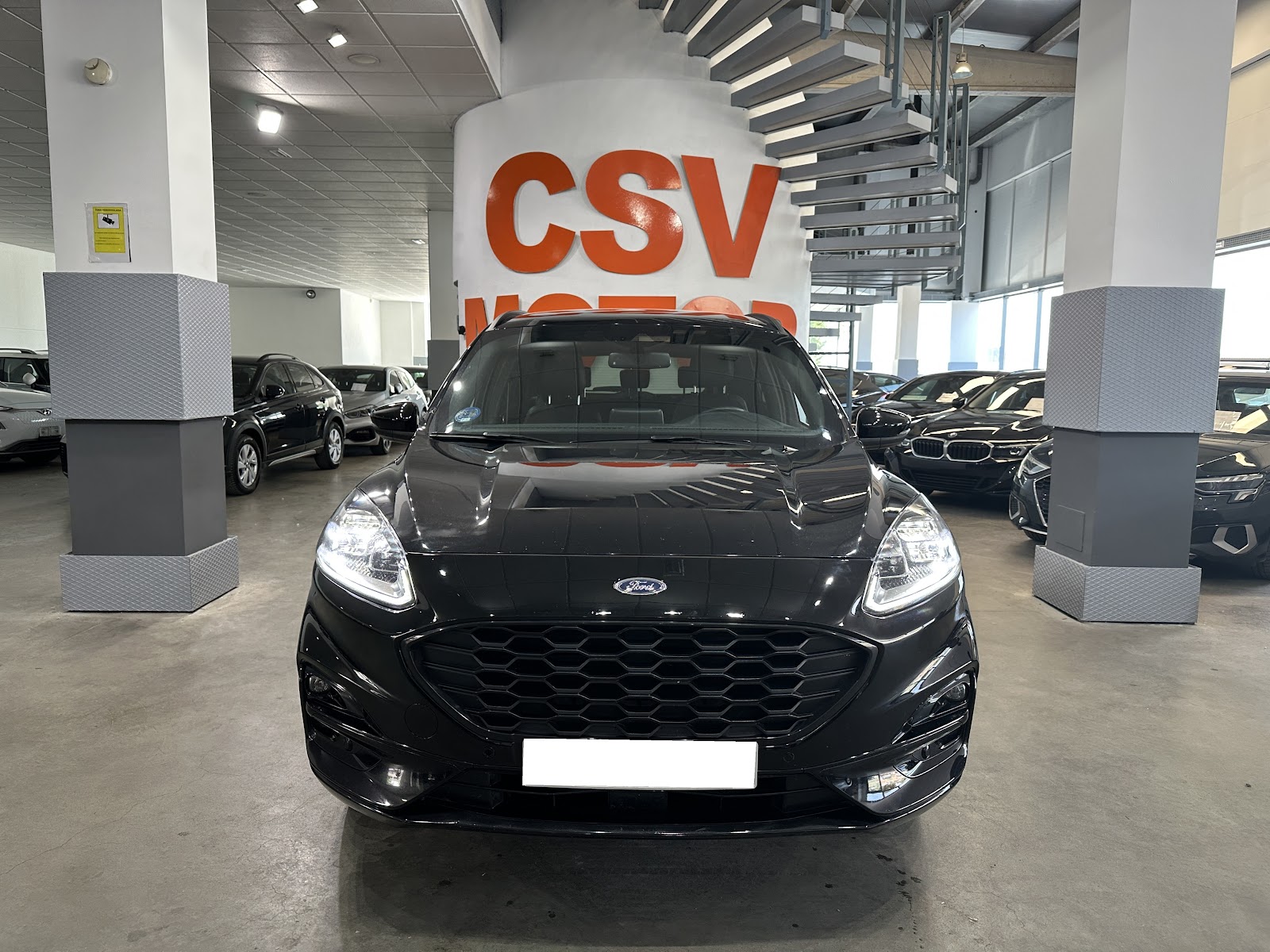 Foto 3 de FORD KUGA 2023 en venta en CSV Motor VALDEFUENTES