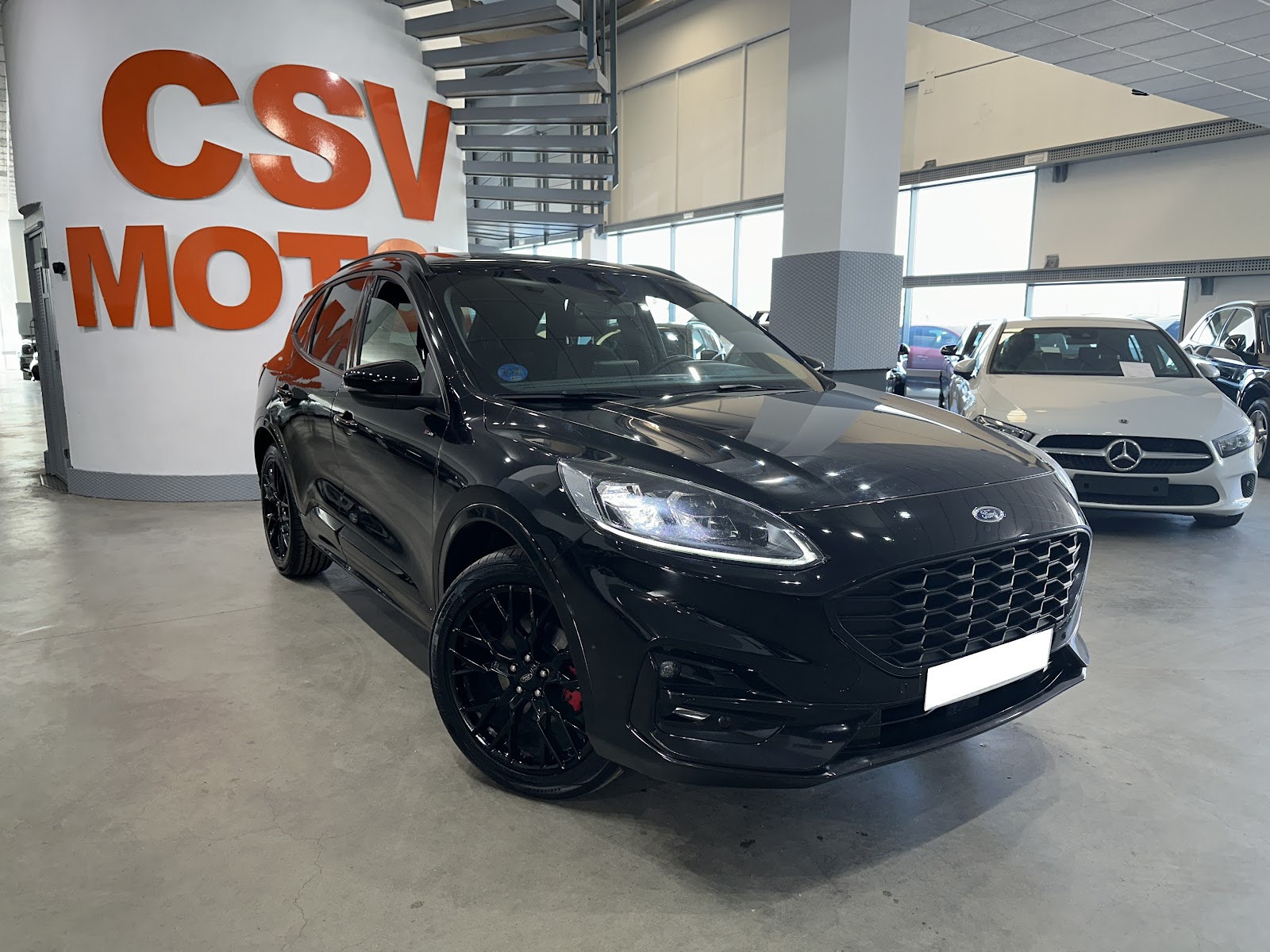 Foto 4 de FORD KUGA 2023 en venta en CSV Motor VALDEFUENTES