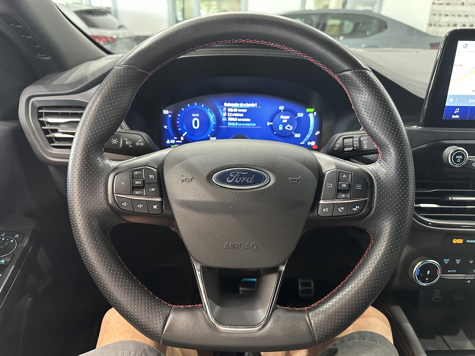 Foto 13 de FORD KUGA 2023 en venta en CSV Motor VALDEFUENTES