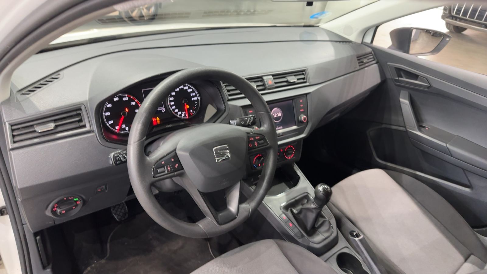 SEAT IBIZA — salpicadero y consola central | CSV Motor VALDEFUENTES