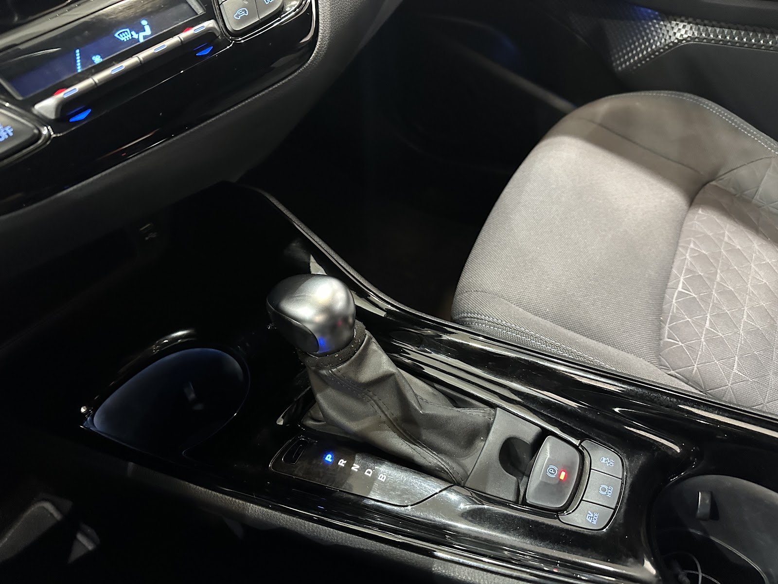 Foto 13 de TOYOTA C-HR 2020 en venta en CSV Motor BILBAO
