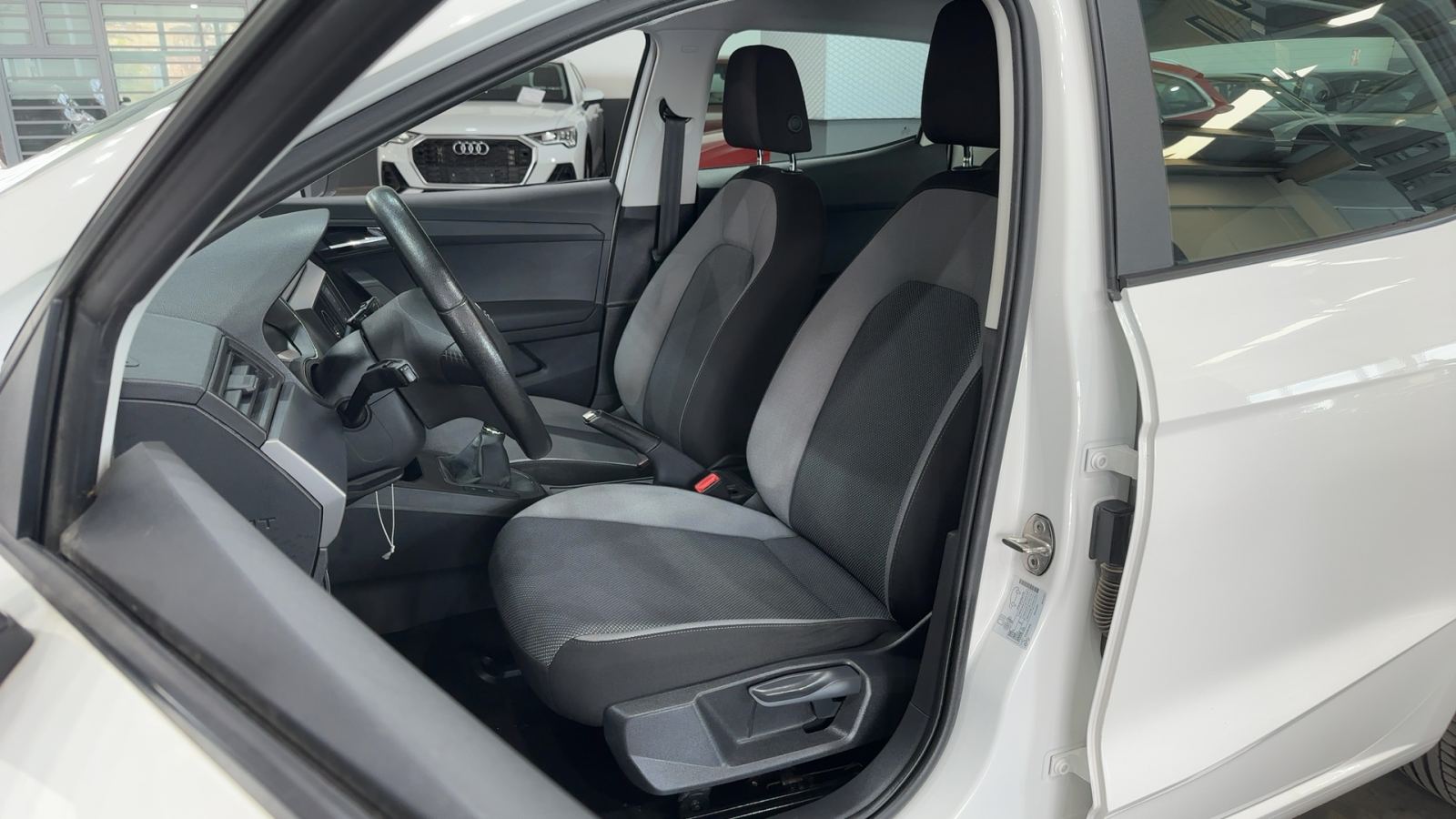 SEAT IBIZA — interior asientos delanteros | CSV Motor BILBAO