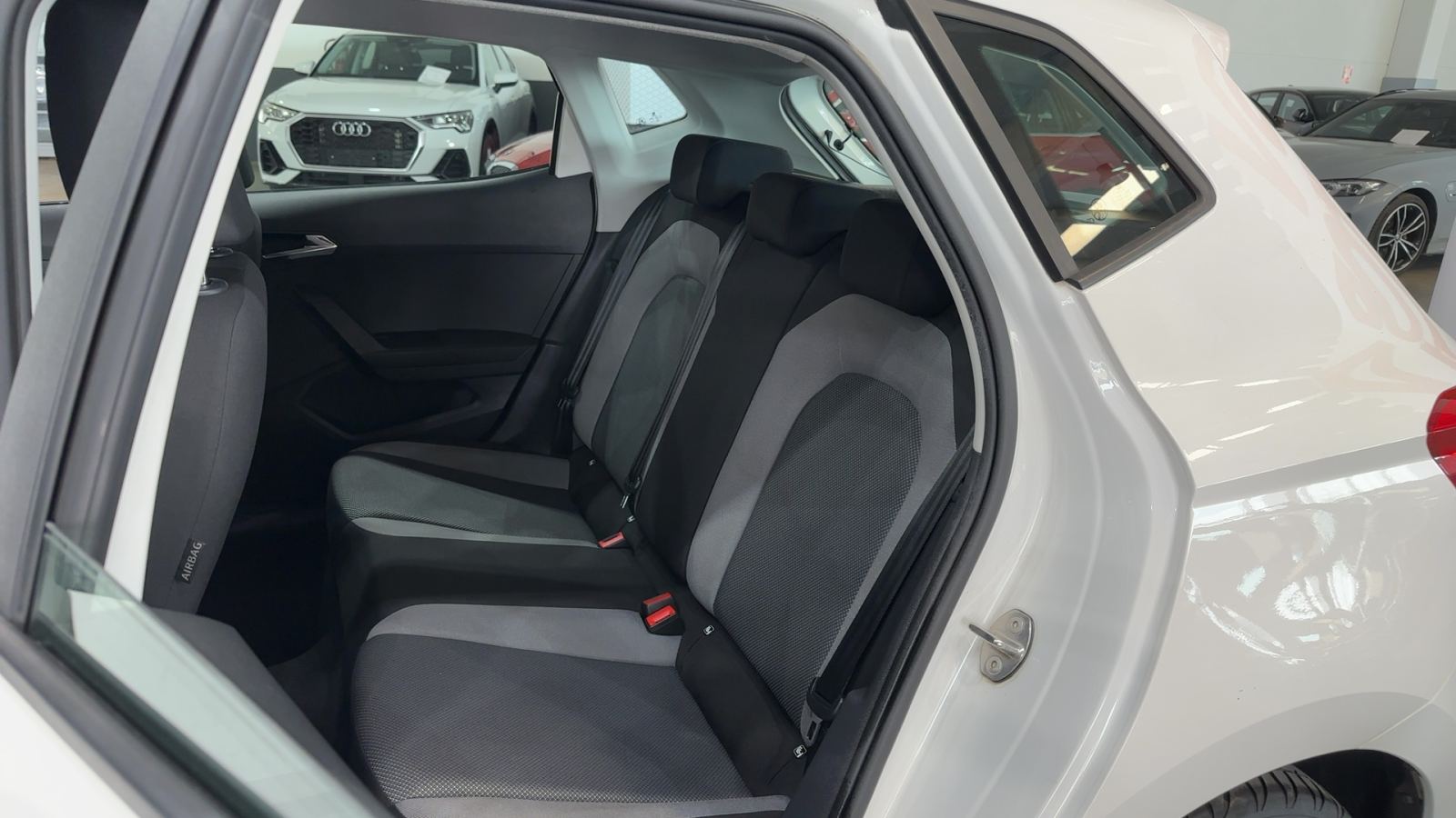 SEAT IBIZA — interior asientos traseros | CSV Motor BILBAO